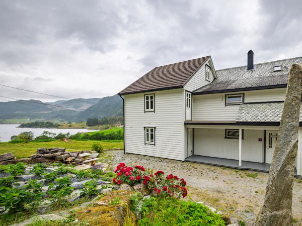 126/1 REDALSVIKA bei Førde