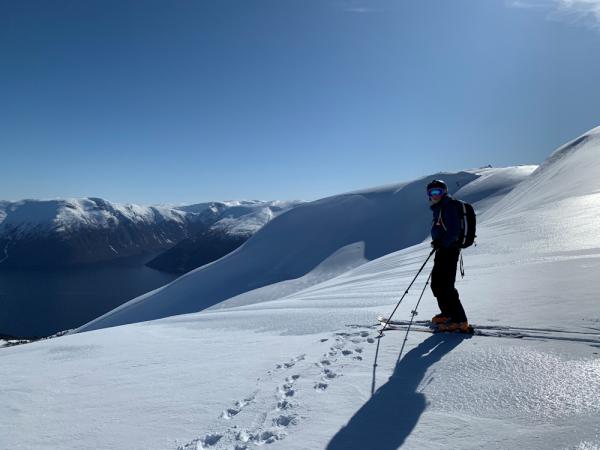 100/7 ANDRINIBU am Vadheimsfjord