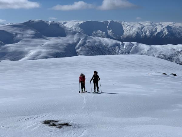 100/9 ELENIBU am Vadheimsfjord